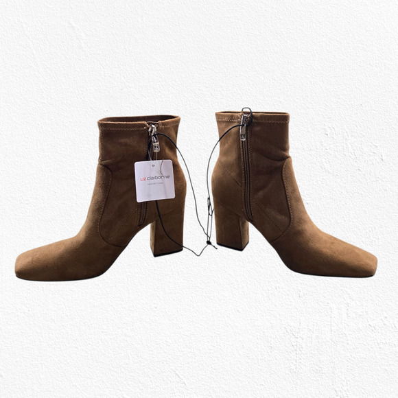 Liz Claiborne LC Karder Tan Faux Suede Block Heel Ankle Booties Size 8.5 NIB - Picture 2 of 13